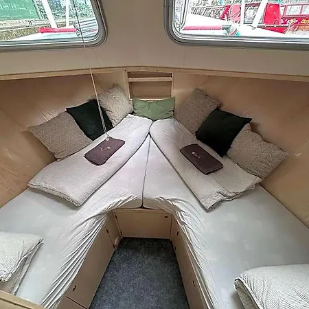 Luxury Houseboat Hotel *