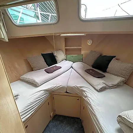 Luxury Houseboat Hotel *