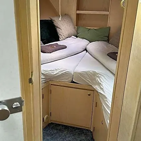 Hotel Luxury Houseboat