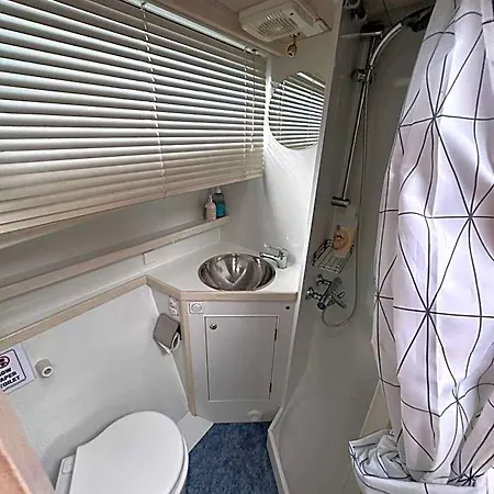 Luxury Houseboat *
