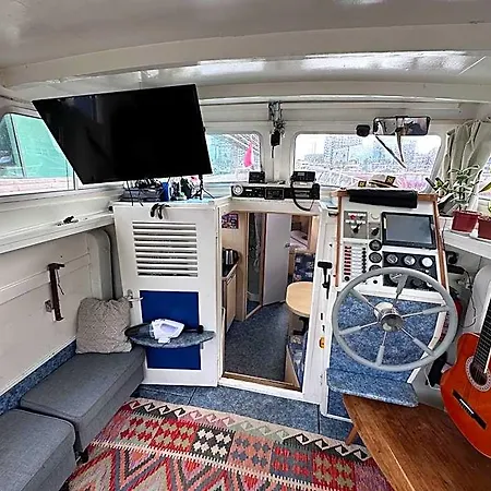 Luxury Houseboat Hotel *