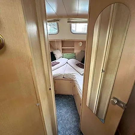 Luxury Houseboat *