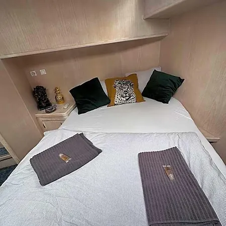 Luxury Houseboat Hotel *