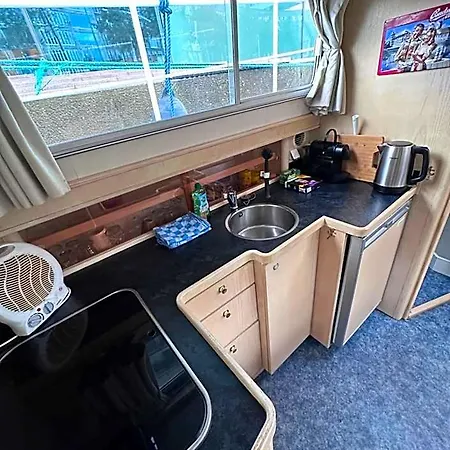 Hotel Luxury Houseboat